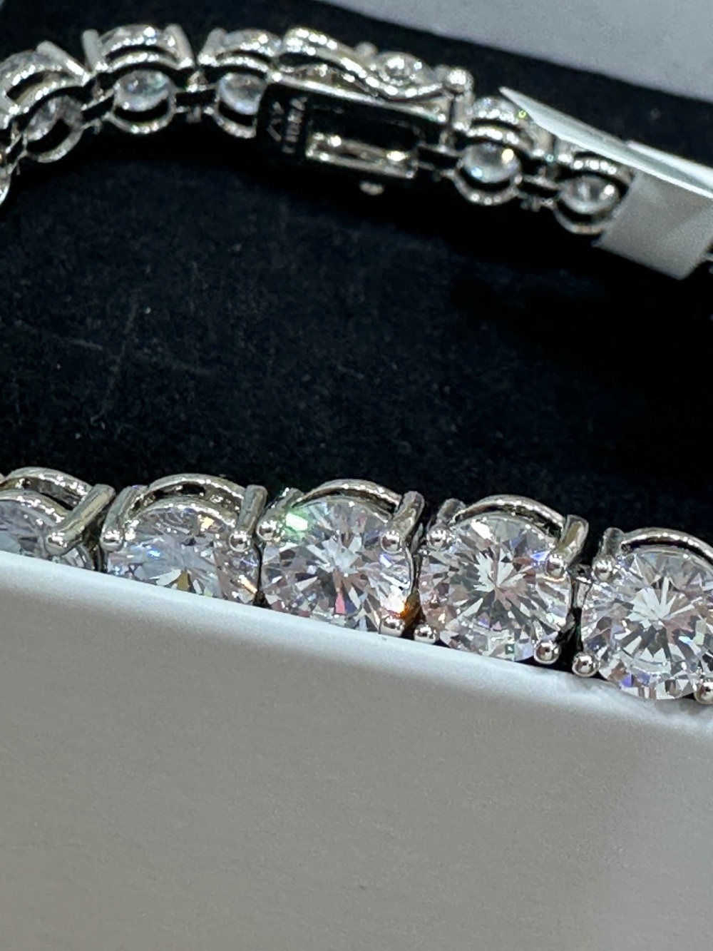 NWT TENNIS BRACELET 18K WHITE GOLD NEIMAN MARCUS - Picture 4 of 5